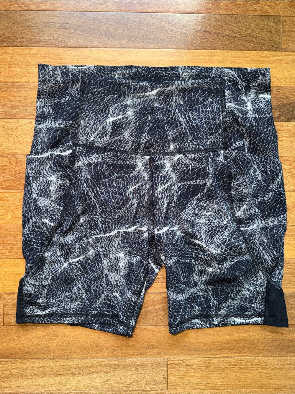 all in motion Black & Gray Print Bike Shorts